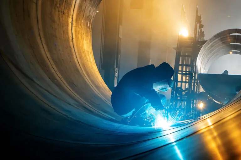 Manufacturing-Welder-1280px